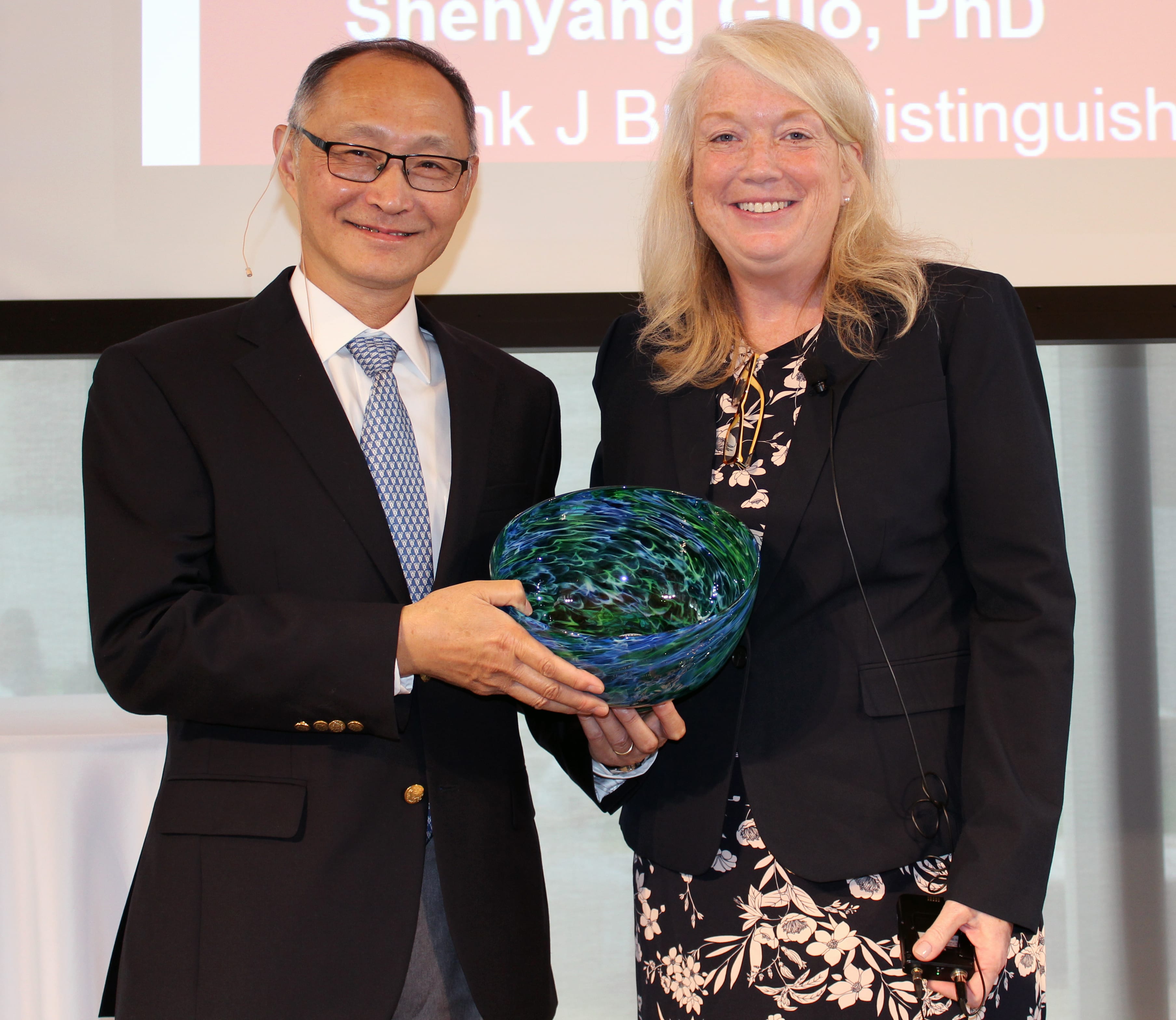 Shenyang Guo receives Distinguished Faculty Award