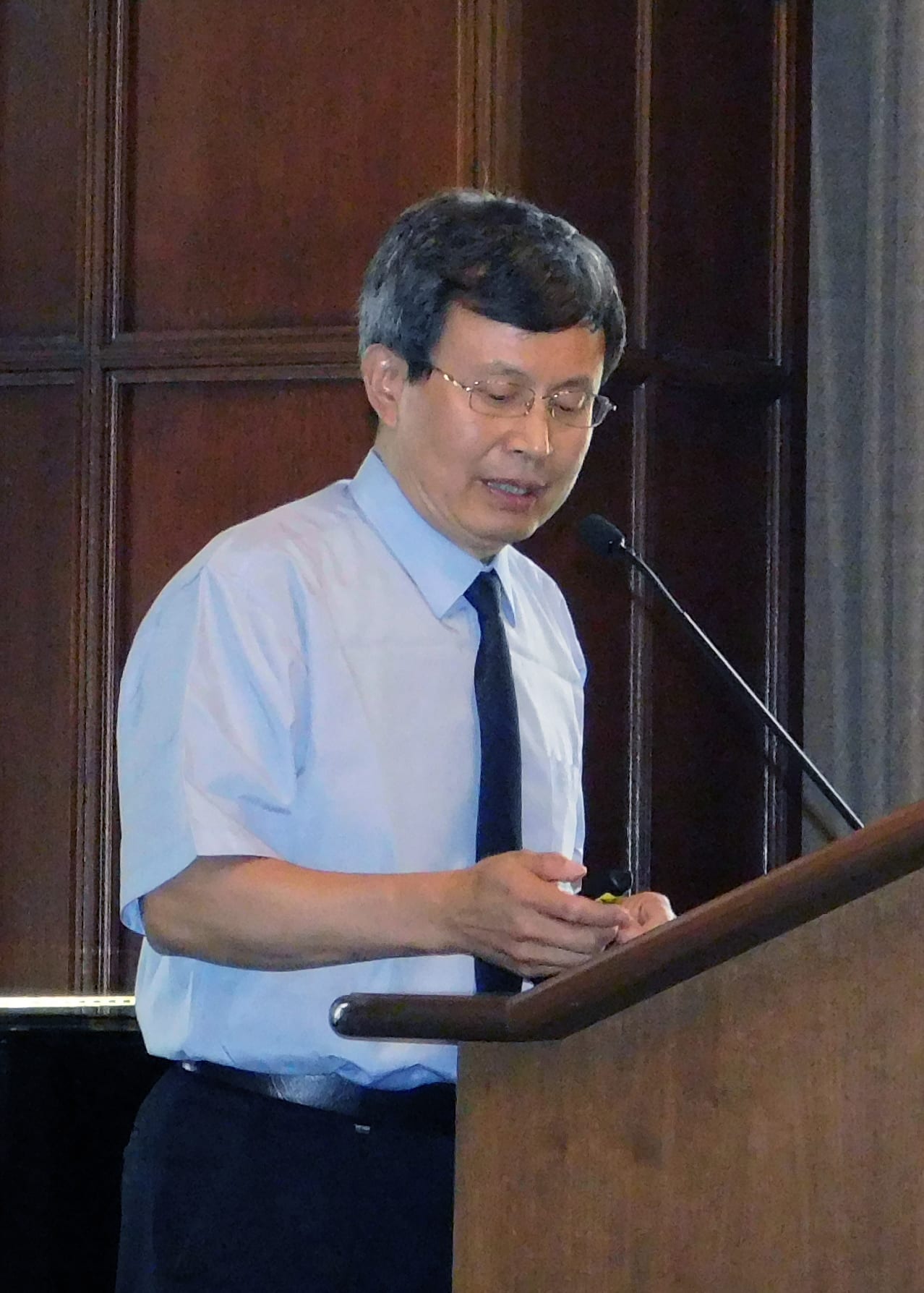 Tsinghua University professor discusses social work in China